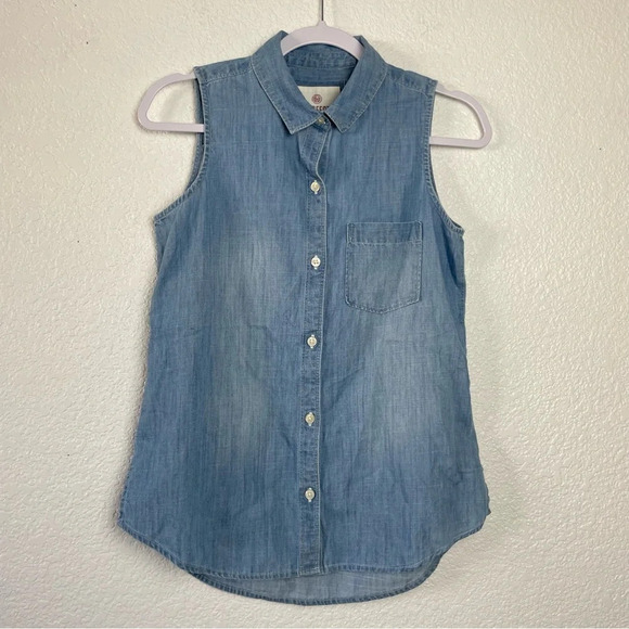 SO Tops - SO Perfect Chambray Tank Button Up Size Small